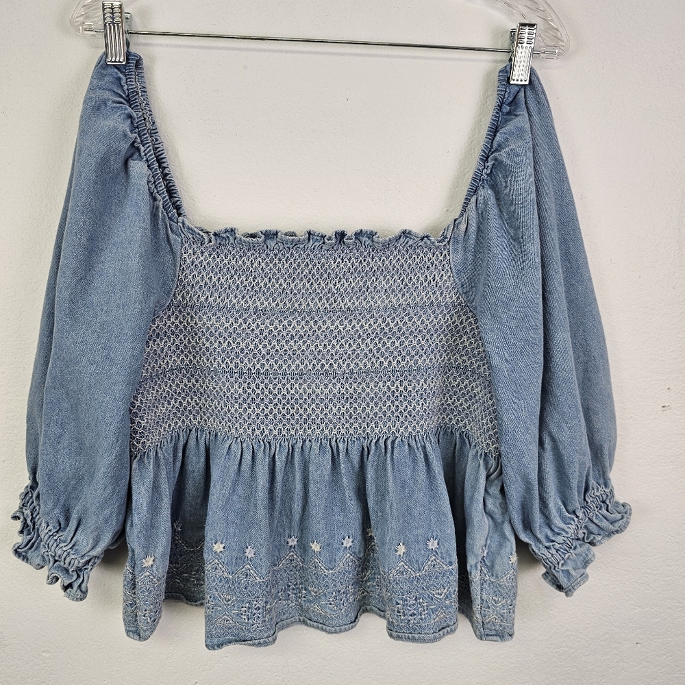 American Eagle Babydoll Top Boho Chambray Embroidered Elastic Smocking Sz M